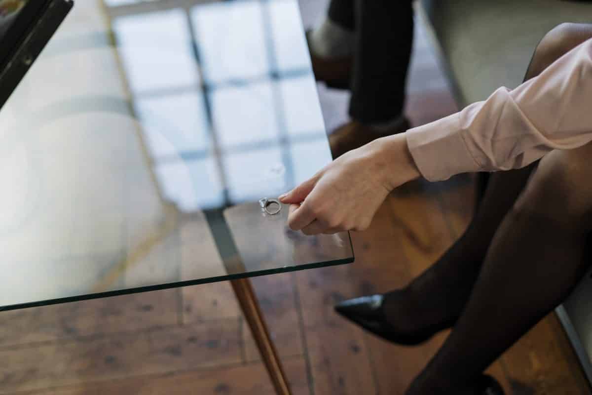 Taking off wedding ring symbolic of mutual divorce application in Australia